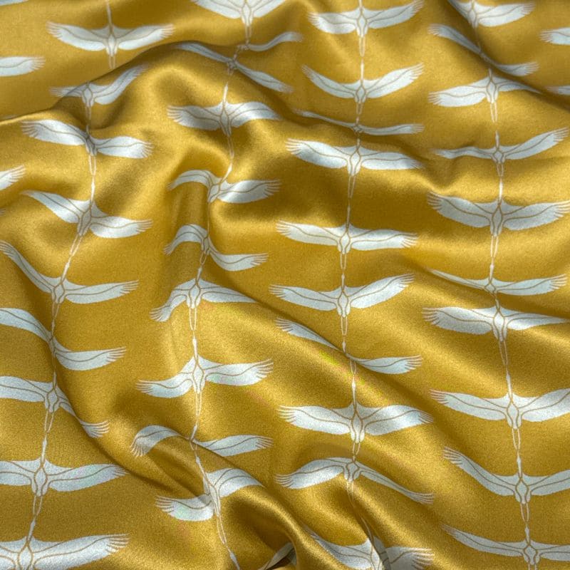 auksinis ilgas šilkinis šalikas auksinis ilgas šilkinis šalikas