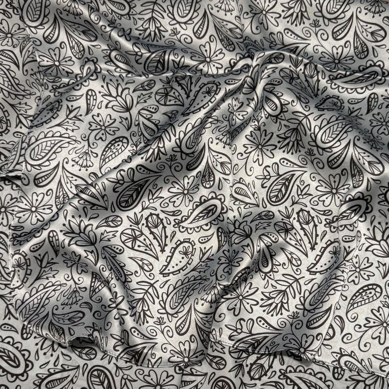 raštuotas pilkas šilkinis šalikas