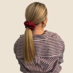 didelė raudona šilkinė plaukų gumelė