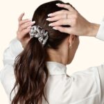 šilkinė sidabrinė plaukų gumelė