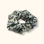 sidabro spalvos šilkinė gumelė