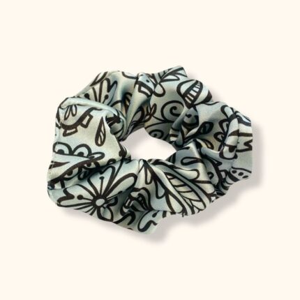 sidabro spalvos šilkinė gumelė