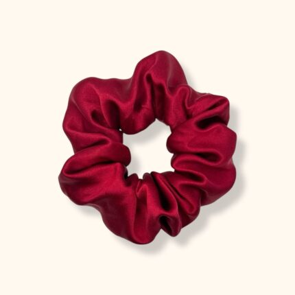 šilkinė raudona plaukų gumelė