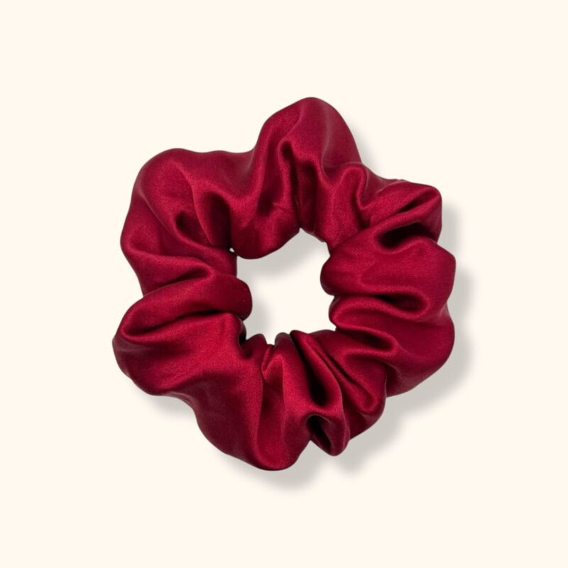 šilkinė raudona plaukų gumelė