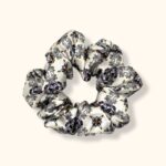 šilkinė sidabrinė midi gumelė