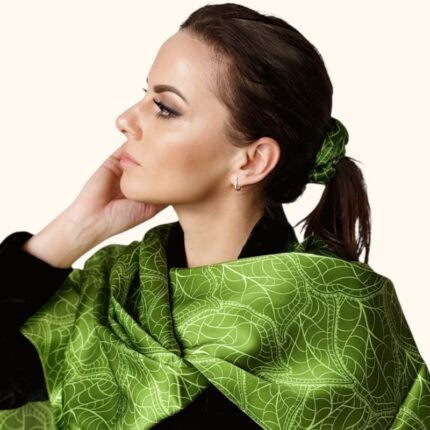 Šilkinis žalias šalikas