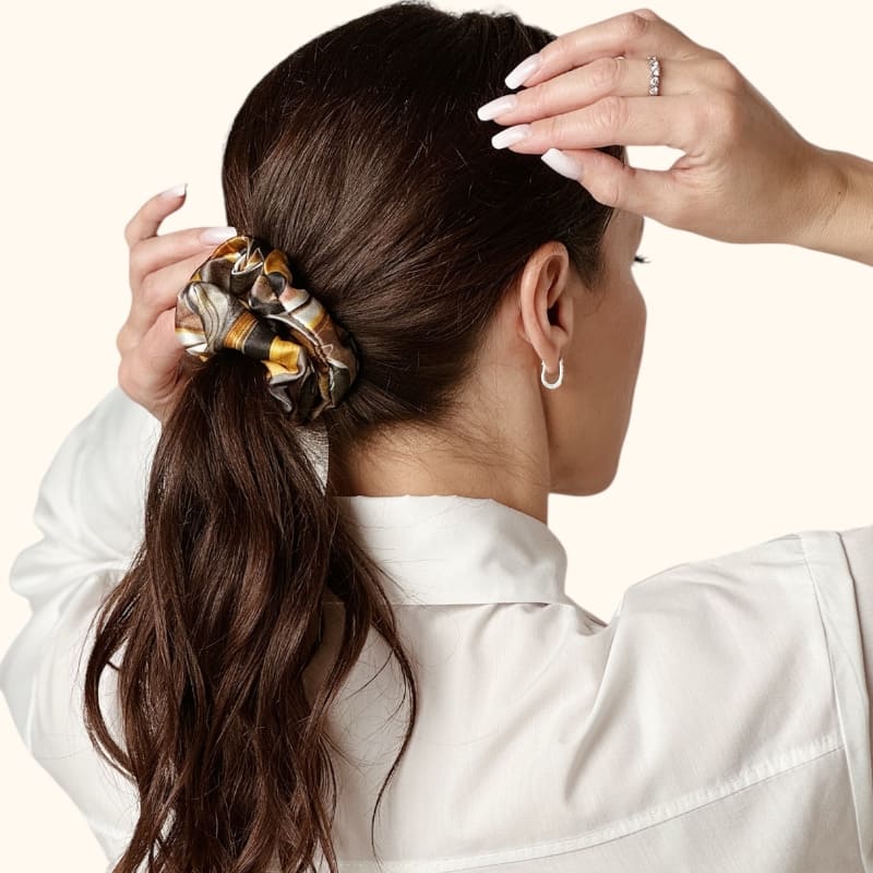 šilkinė marga plaukų gumelė