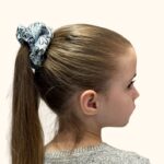 šilkinė sidabro spalvos plaukų gumelė