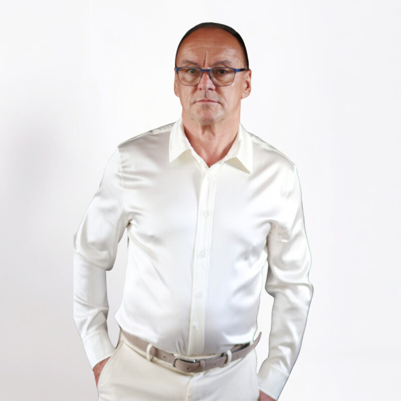 balti marskiniai vyrui