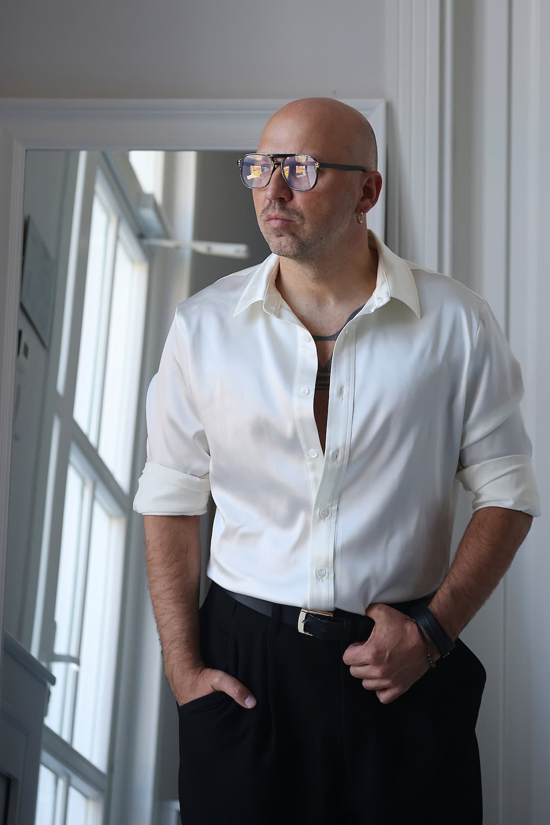 balti vyrams marskiniai